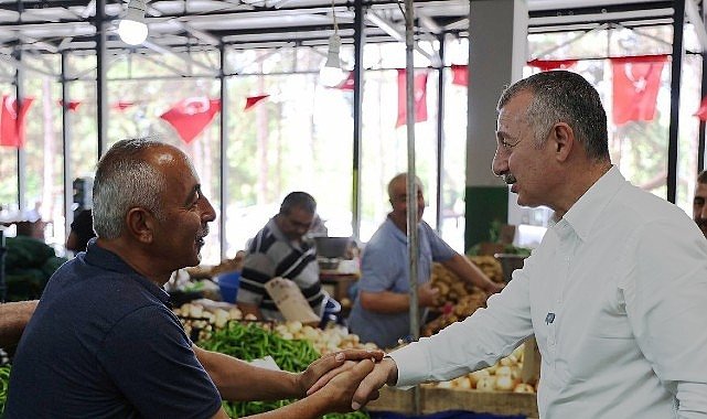 Büyükakın Perşembe Pazarı’nda Esnafla Buluştu