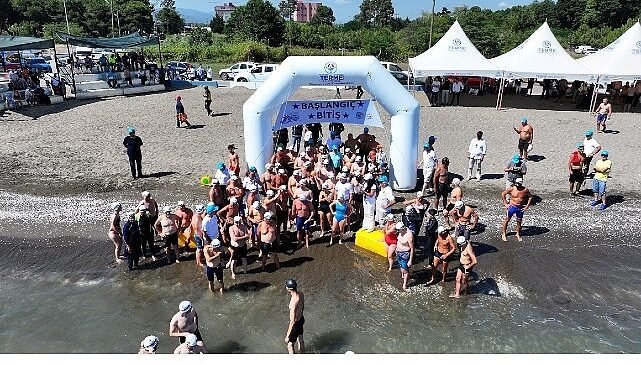 Zeytinburnu Masterlar Yüzme Ekibi Karadeniz’de Fırtına Estirdi