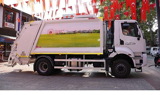 İznik’e Yeni Çöp Kamyonu ile Temizlik Hizmetleri Güçleniyor