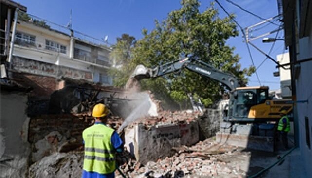 Ballıkuyu’da Risk Oluşturan Metruk Binalar Yıkılıyor