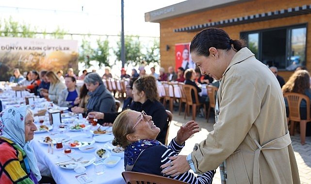 Efes Selçuk’ta Kadın Çiftçiler Toprakla Buluştu