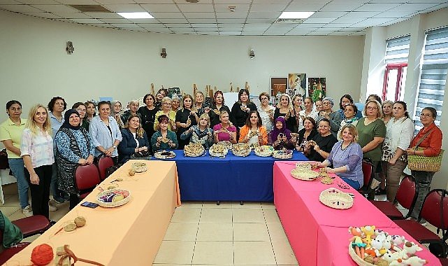 Bucalı Kadınların El Emeği Gözlük Kılıfları Büyük İlgi Gördü