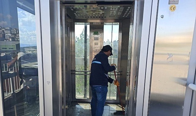 Kocaeli’de Üst Geçit Asansörlerine Hijyen Temizliği
