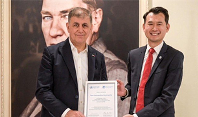 İzmir Dünya Sağlık Örgütü’nden Yaşlı Dostu Şehir Sertifikası Aldı