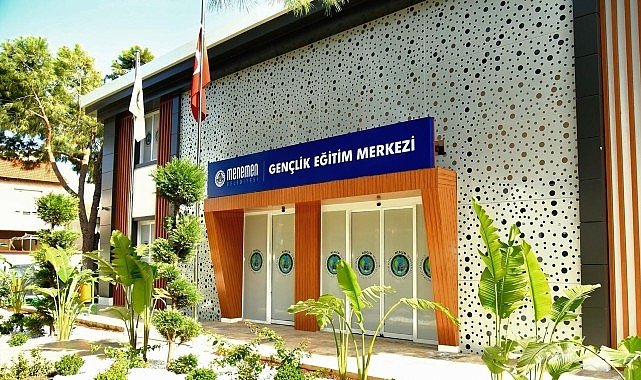 Menemen’de Öğrencilere 10 Bin Dijital Eğitim Paketi