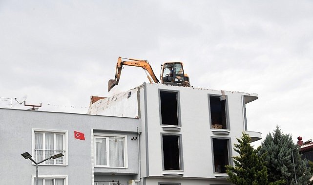 Osmangazi Belediyesi Kaçak Katları Anında Yıkıyor