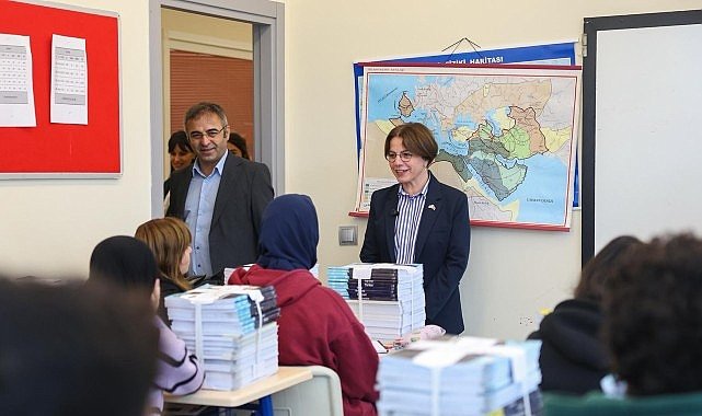 Maltepeli Öğrencilere Sınav Desteği: 1600 Kitap Dağıtıldı