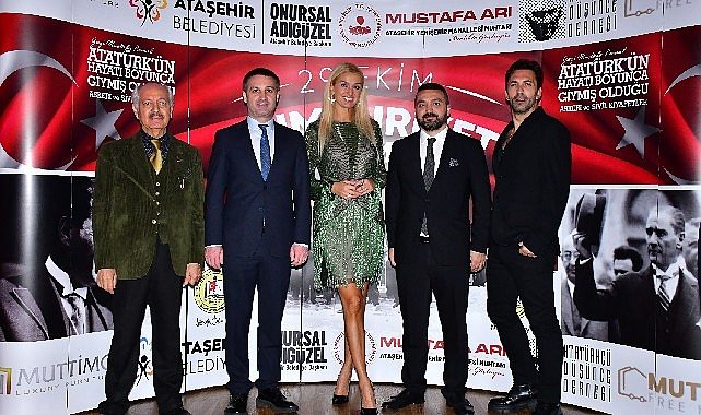 Tuğba Özay Duygulu Anlar Yaşatan Atatürk Sergisini Açtı