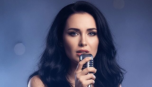 Türkiye’nin Yapay Zeka Şarkıcısı AYmeRA İlk Albümünü Yayınladı