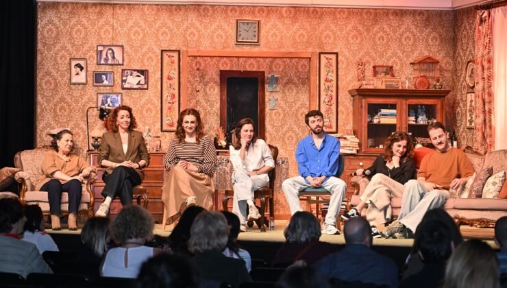 Bir Aile Provası: Yaşayın Gitsin Oyununun 27 Mart Dünya Tiyatro Günü Özel İzlemesi Gerçekleşti!